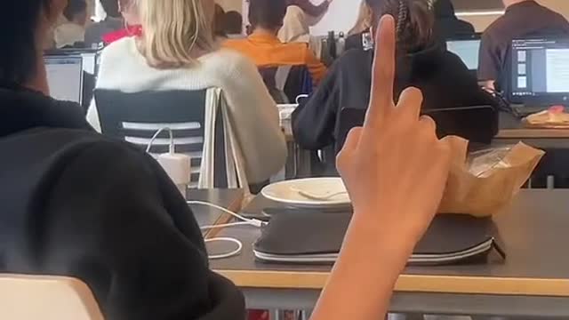 Bro's just trying to participate in class š (Via @Iām Me)