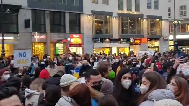 Large scale protests against Russia taking place in Vienna