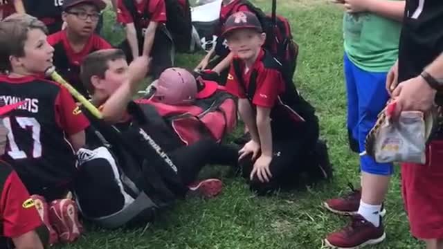 Army sister surprises little brother at ballgame