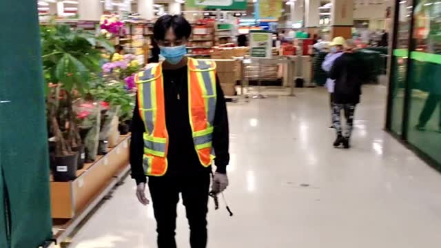 ENTER/EXIST GANG STALKING AT T&T MARKET.