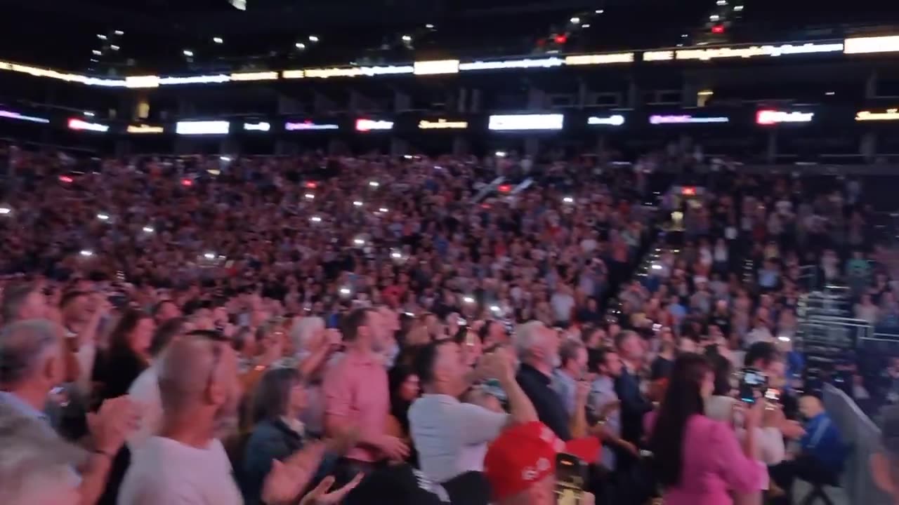 Massive crowd tonight for Tucker Carlson in Phoenix, Arizona!