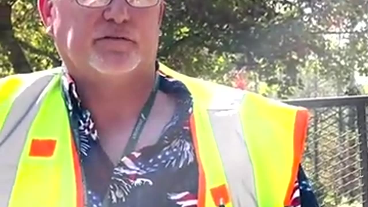 Retired police officer delivers hurricane relief supplies to people in North Car