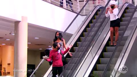 Confectioner on the Escalator - Prank #11