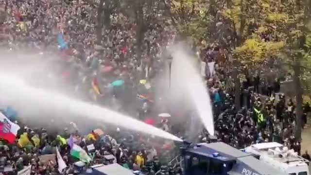 Germany 🇩🇪 massive protests against New fascist medical laws