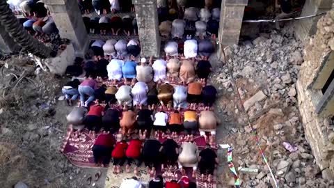 Mosul's damaged oldest mosque holds Eid prayers