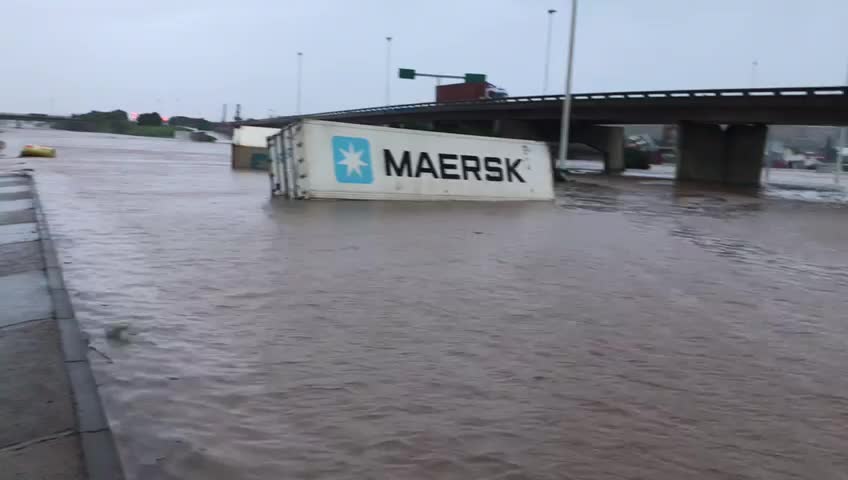 KZN FLOODS_12042022_STORAGE CONTAINERS FLOATING ON M4_2