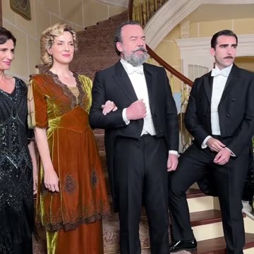 Los actores de @lapromesa_tve posan en el photocall 📸 de la nueva etapa de la serie