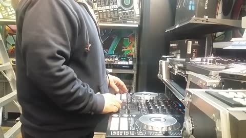 DJ Fredgarde live @ Guitar Center (01.15.2018)