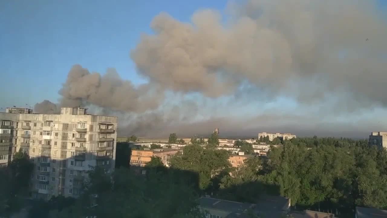 Gracious cotton descended on occupied Shakhtarsk: the ammunition depot of the Russian army detonate