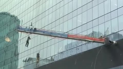 Window-washing scaffolding swings free