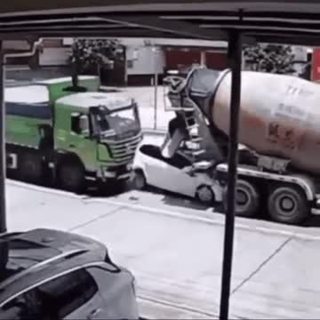 WOW Just a Scare, intact driver !!! #shorts