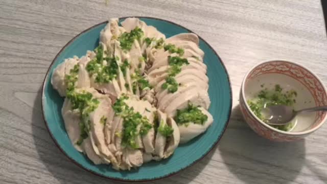 The Cantonese Style Cooked Chicken 白切鸡/白斩鸡