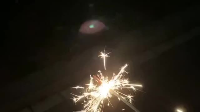 Small fireworks, cute fireworks, sparklers, fireworks in my hands