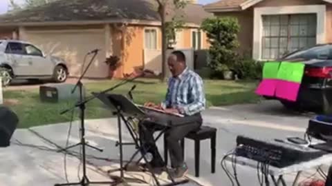 Professor Sings for Community Amid Coronavirus