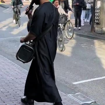 An islamic preacher in the middle of Amsterdam is ruining everyone's day