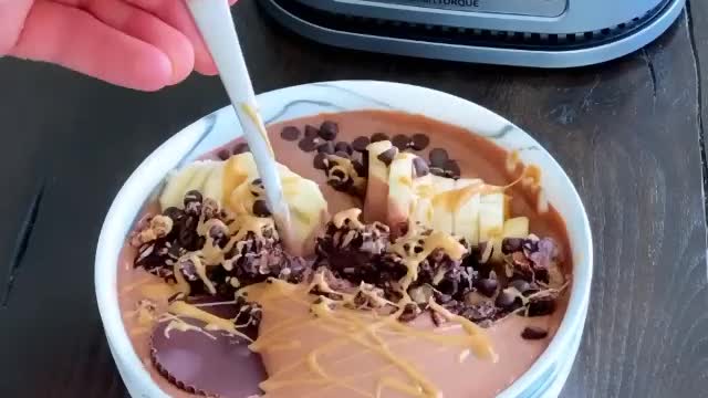 healthy chocolate smoothie bowl 🍫🤤🥣