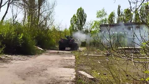 Russia APCs at work, Troitskoye, near Gorlovka.