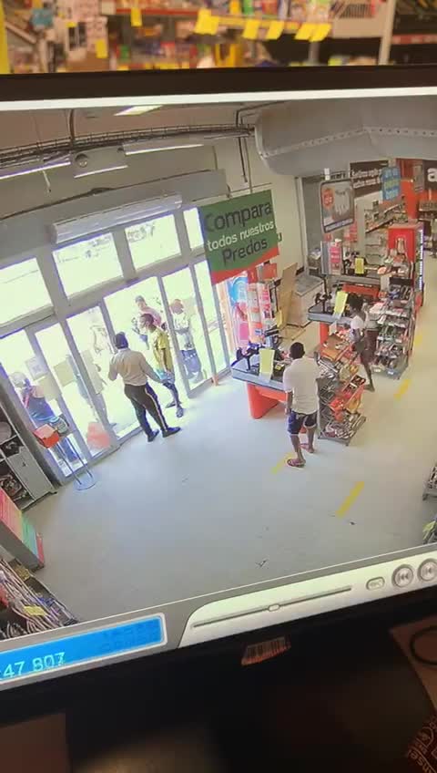 Ladrones roban en el Ara