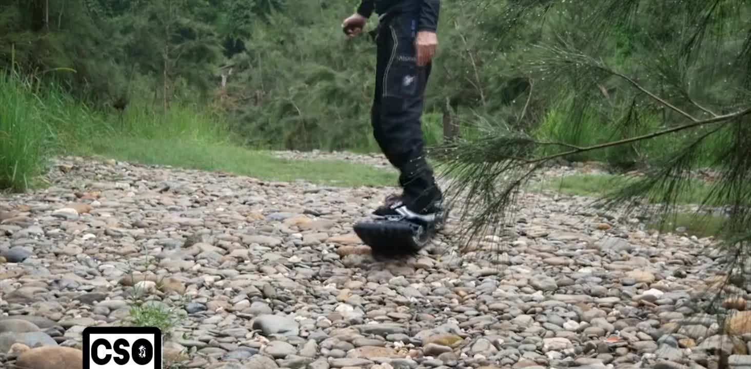 Rodas de tanque Skate elétrico encara terrenos extremos