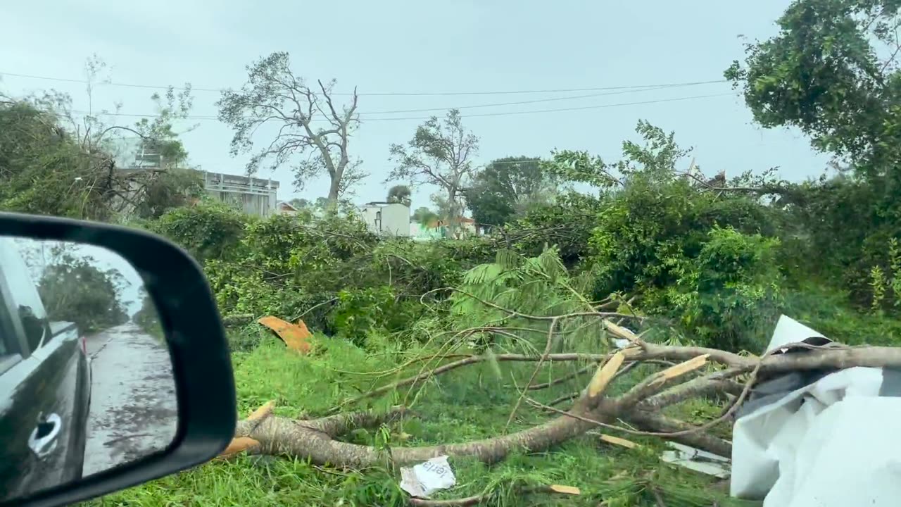 Tornado Aftermath: Driving Through Florida’s Destruction 🌪️🚗💔