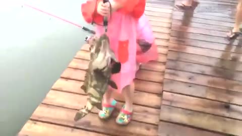 TOP FUNNY WOMEN FISHING FAILS !!!!