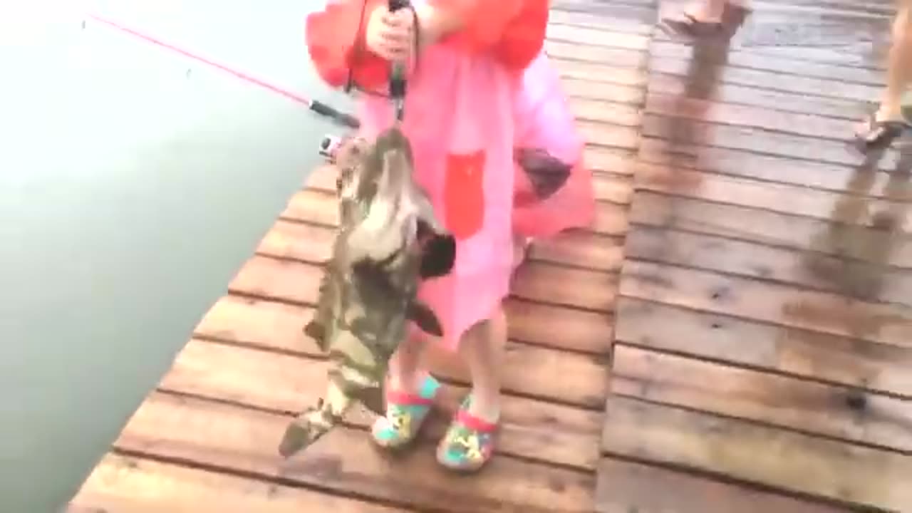 TOP FUNNY WOMEN FISHING FAILS !!!!