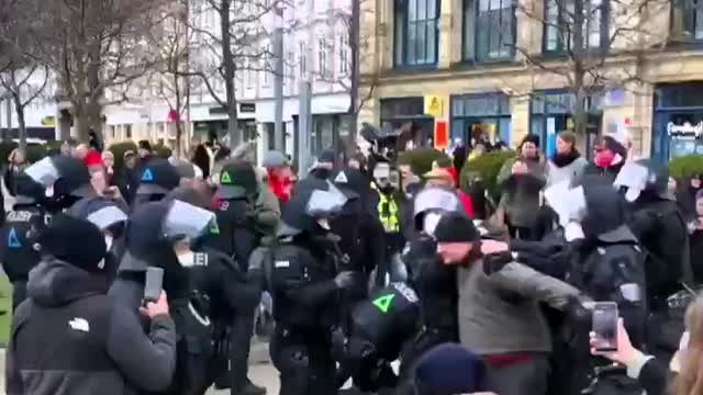 How police behaving at Freedom Demonstration in Erfurt, Germany