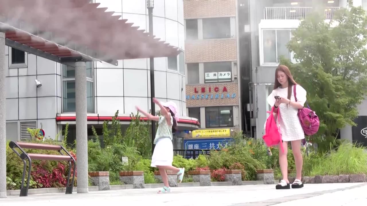 Japanese beat the heat at Tokyo Tower's 'cooling shelter'