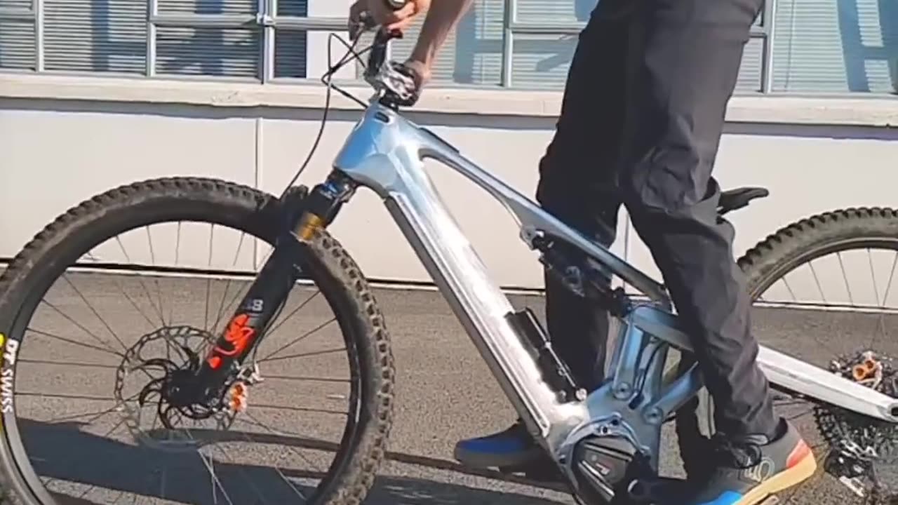 1000fps Suspension Flexing 😱#bike #adventure #fun