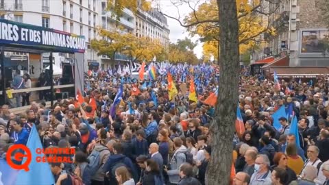 The police in Paris applied against the protesters tear gas.