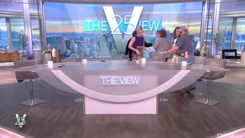 Joyless faceplanting on The View is just... DELICIOUSO!!!😭🤣🤣🤣