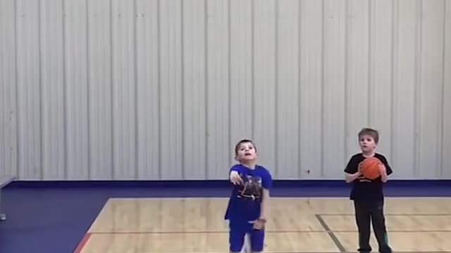 Poor kid😢😢