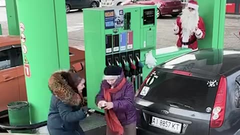 Elderly lady bullied at gas station, saved by Santa