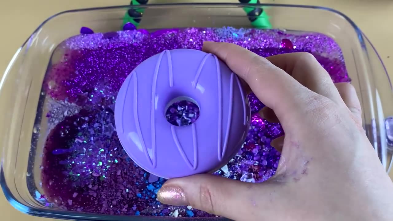 PURPLE SLIME | Mixing Makeup and glitter into clear slime |Satisfying slime