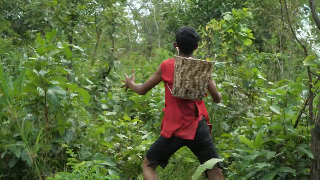 Cooking chicken wing, eating in jungle | Primitive technology-14