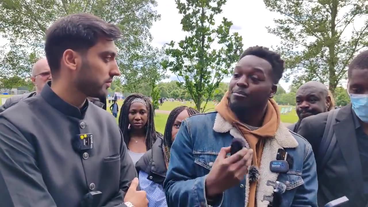 GODLOGIC MEETS A VERY CONFUSSED MUSLIM _ SPEAKERS CORNER