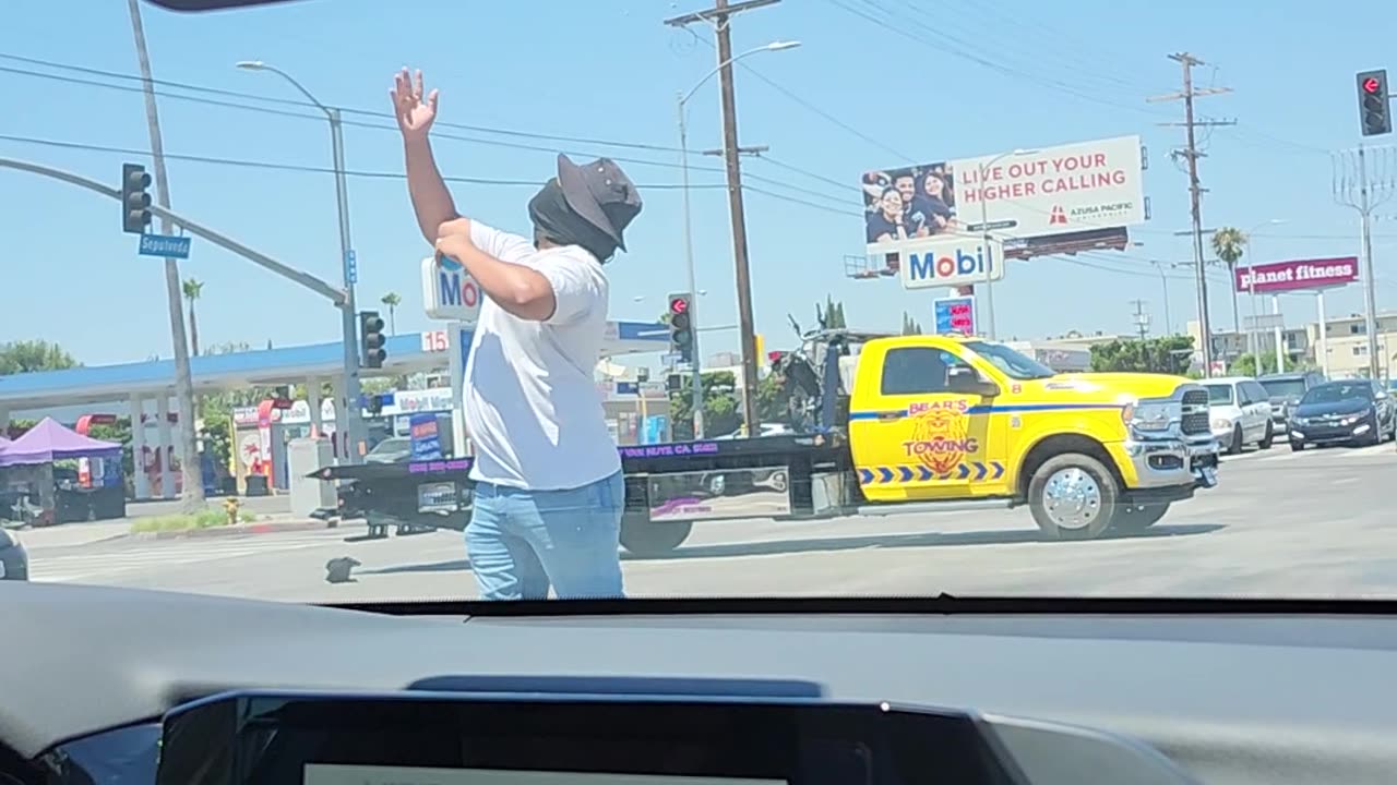 No tips for ball dropping Juggler on Sepulveda bl.