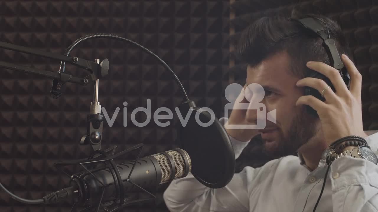 Young And Bearded Radio Presenter With Braces Says Goodbye To His Listeners And Takes Off The Headph