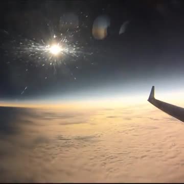 Eclipse at 35,000 feet. 📷☀️🌕🛫