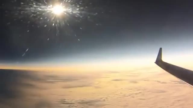 Eclipse at 35,000 feet. 📷☀️🌕🛫