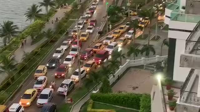 Caos vehicular en Bocagrande