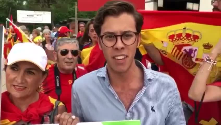 VOX resiste en Gerona contra los CDR y apoya al rey