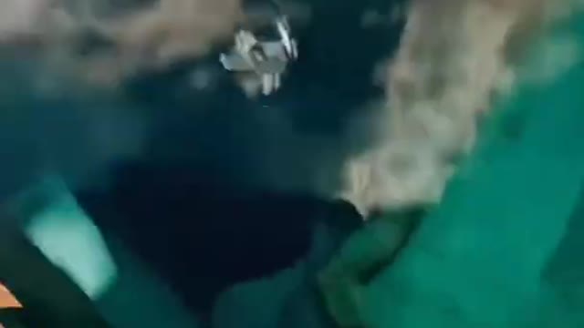 Unbelievable : Dubaï deepest pool in the world!!