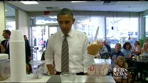 Obama stops for ice cream in Cedar rapids