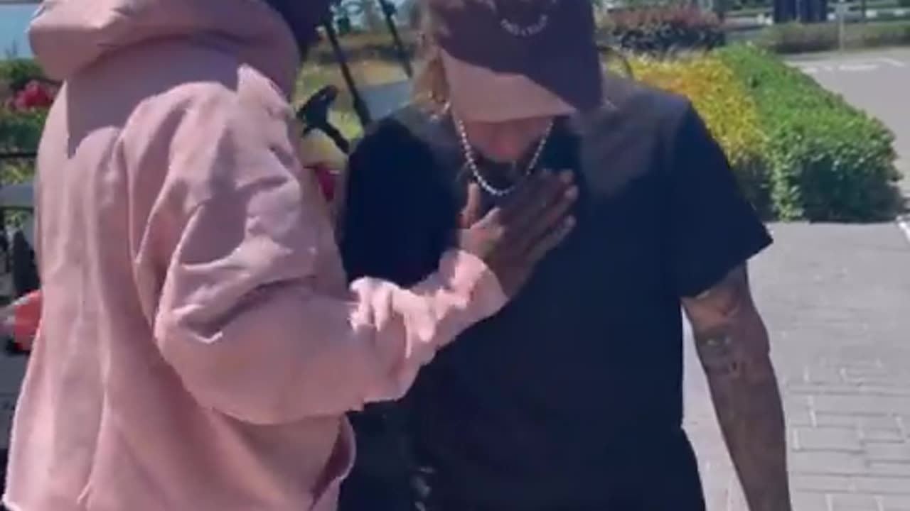 Diddy Checking Beiber To See If He's Wired