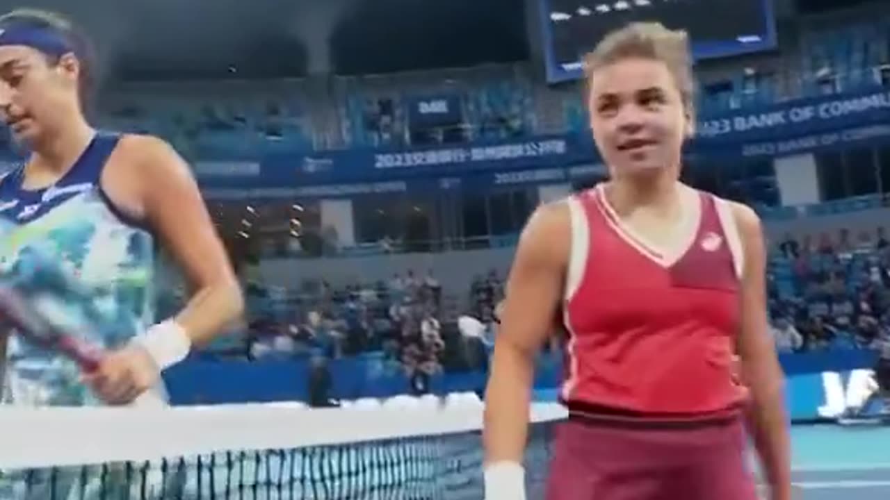Jasmine Paolini beats Caroline Garcia at Zhenghou Open