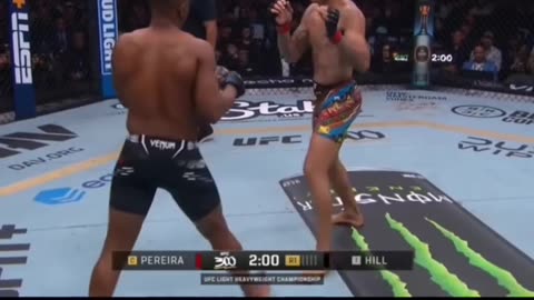 Alex Pereira KOs Jamahal Hill