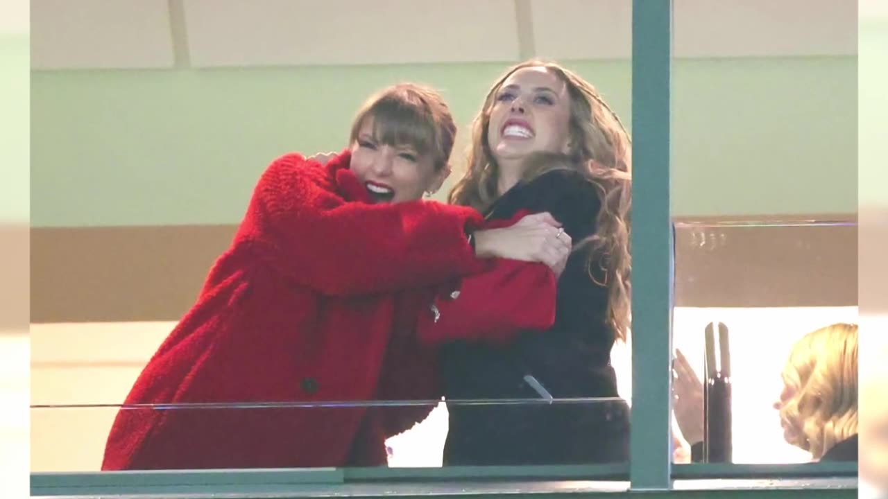 Taylor Swift Reaction When Travis Kelce Catch at Green Bay vs Chielfs Game 03 December 2023