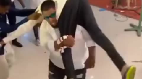 dost ko dance karte ho yeh aaya gussa