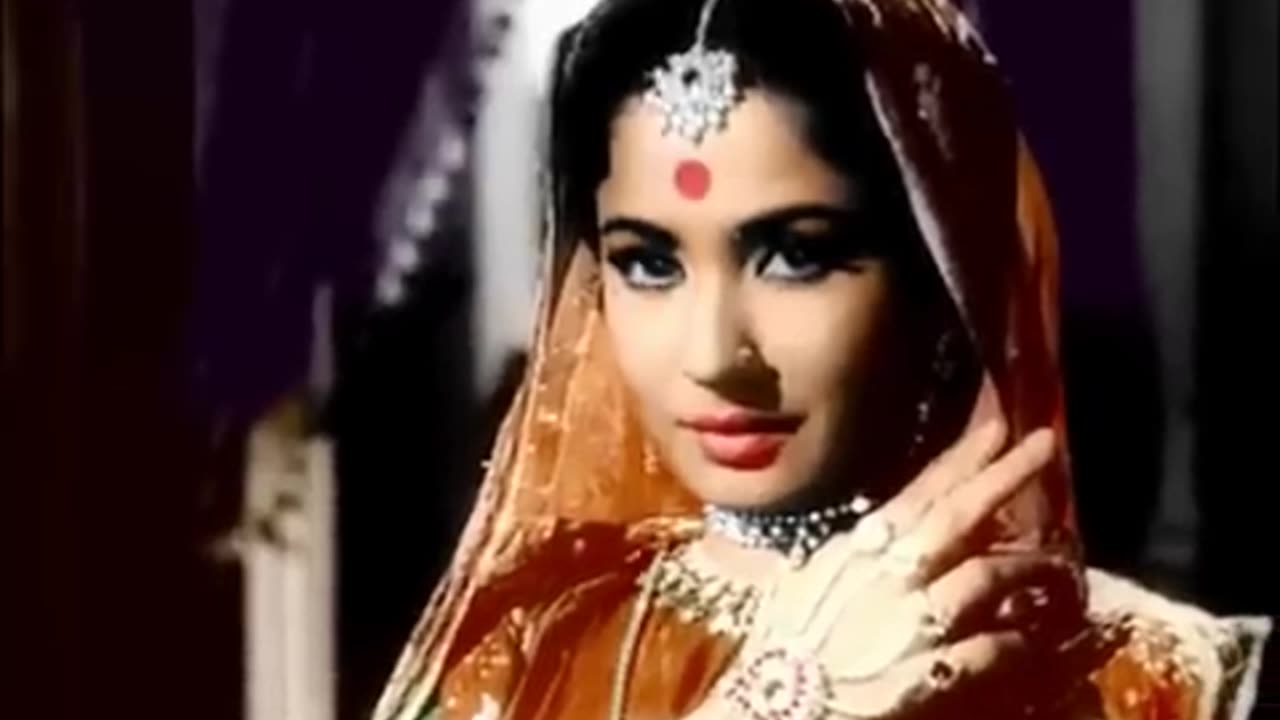 Piya aiso jiya mein - Sahib Bibi aur Ghulam (1962) [Colorized]